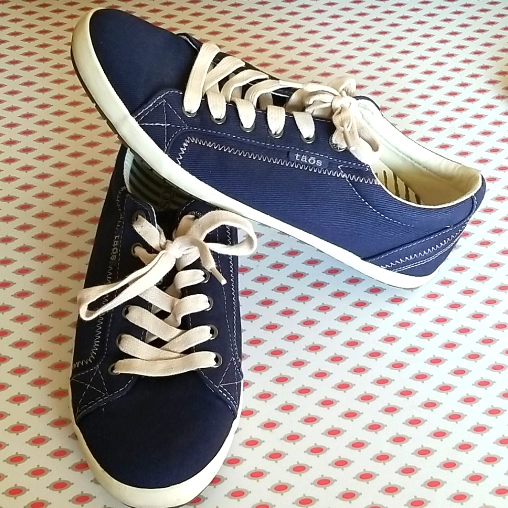 TAOS canvas STAR style navy sneakers size 11